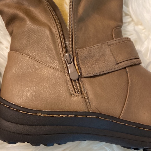 Beautiful Dream Pairs Women’s Boots Brand New size 10 - Picture 6 of 16
